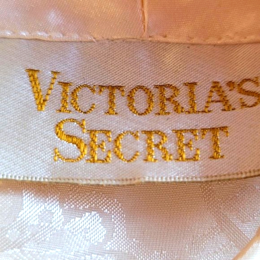 Victoria's Secret Cream Robe - M/L - Picture 3 of 7